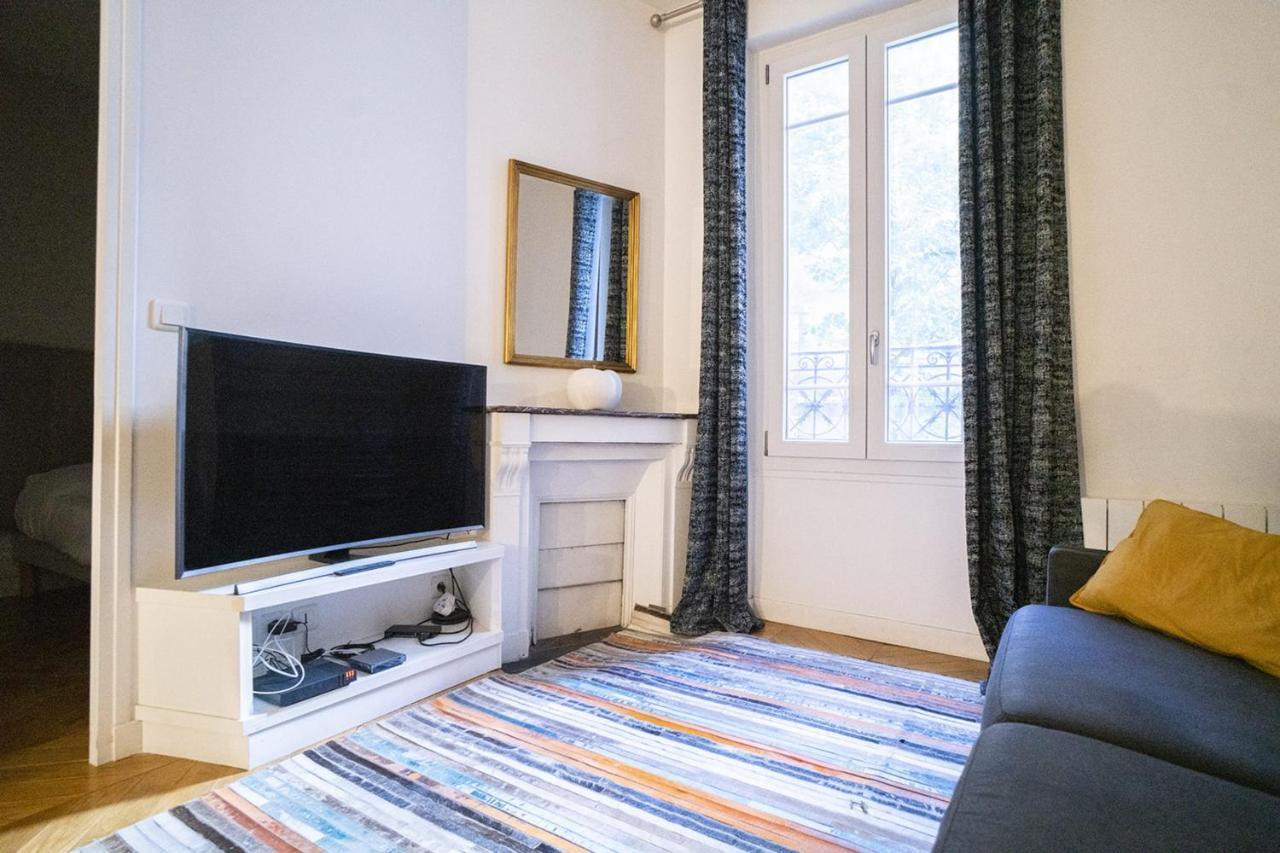 Apartment Near Montmartre ปารีส ภายนอก รูปภาพ